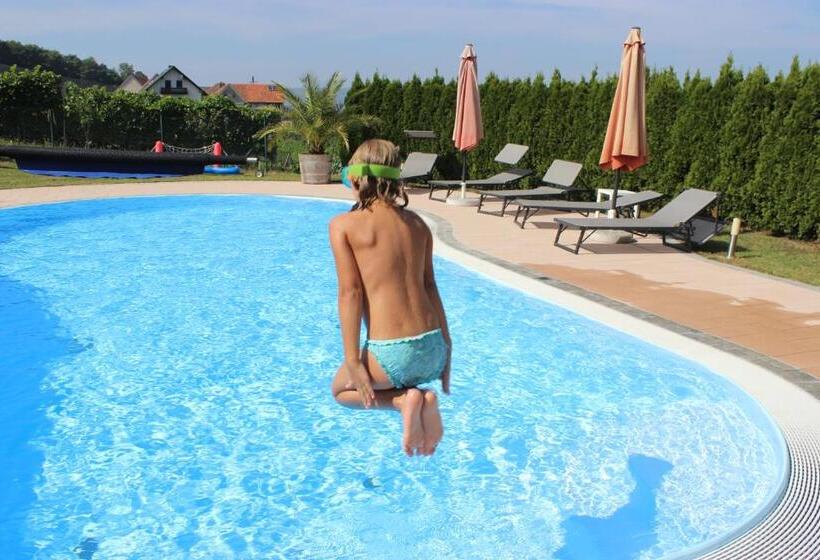 Номер Стандарт, Weinlandhof