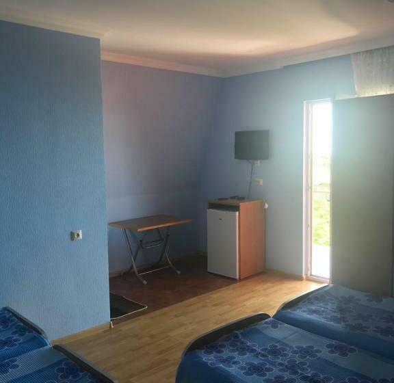 اتاق استاندارد چهار تخته با چشم‌انداز دریا, Kvariati   Guest House