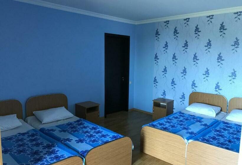 اتاق استاندارد چهار تخته با چشم‌انداز دریا, Kvariati   Guest House