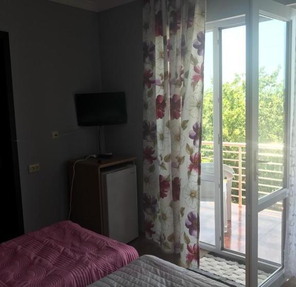 اتاق کلاسیک سه تخته, Kvariati   Guest House