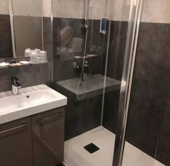 スーペリアトリプルルーム, Brit Hotel Quimper Nord