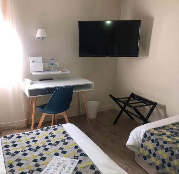 חדר סופריור לשלושה, Brit Hotel Quimper Nord