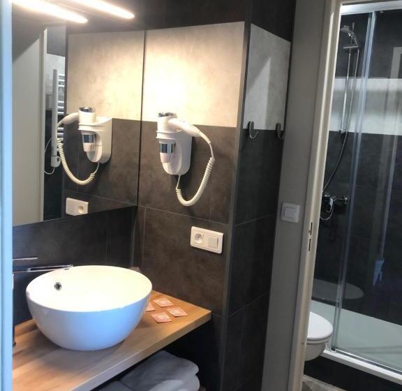 חדר סופריור לארבעה, Brit Hotel Quimper Nord