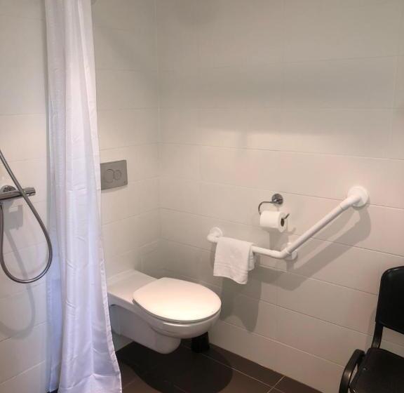 חדר סופריור לארבעה, Brit Hotel Quimper Nord