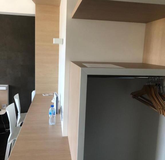 اتاق سوپریور چهار تخته, Brit Hotel Quimper Nord