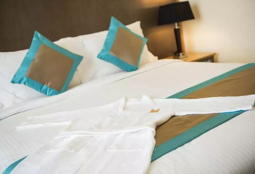 سوئیت با تخت بزرگ, Copthorne Al Jahra Hotel & Resort