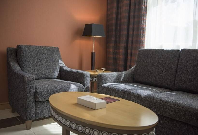 سوییت جونیور, Copthorne Al Jahra Hotel & Resort