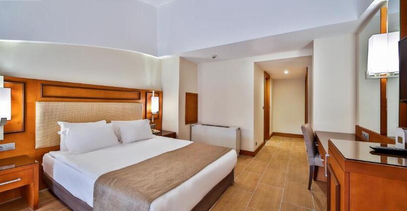 패밀리 룸 풀장 전망, Crystal Prestige Elite