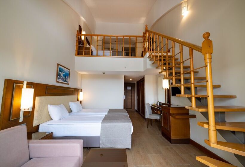 패밀리 룸 측면 바다 전망, Crystal Prestige Elite