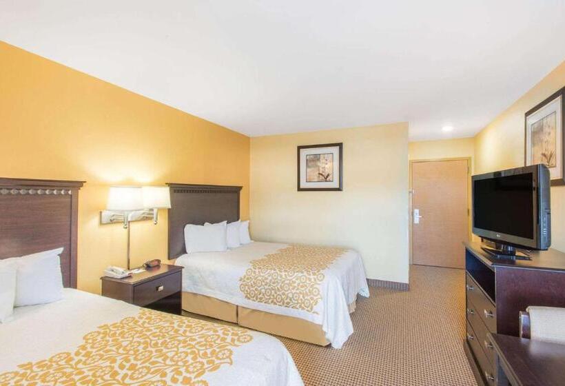 Номер Стандарт 2 Двуспальные Кровати, Days Inn By Wyndham Colchester Burlington