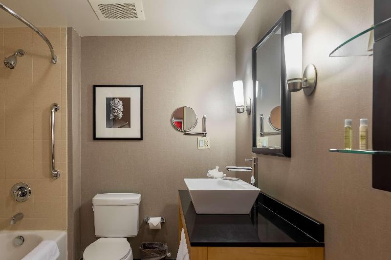 キングサイズベッドのスイートルーム, Doubletree By Hilton Hotel Savannah Airport