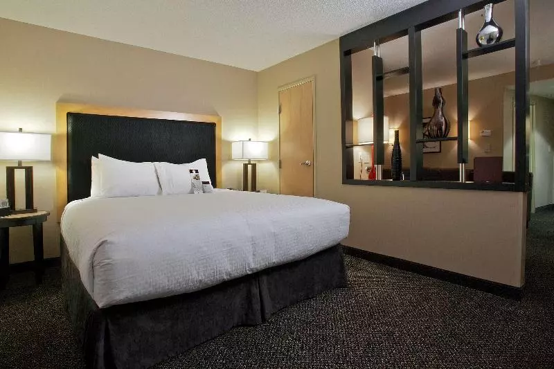 キングサイズベッドのスイートルーム, Doubletree By Hilton Hotel Savannah Airport