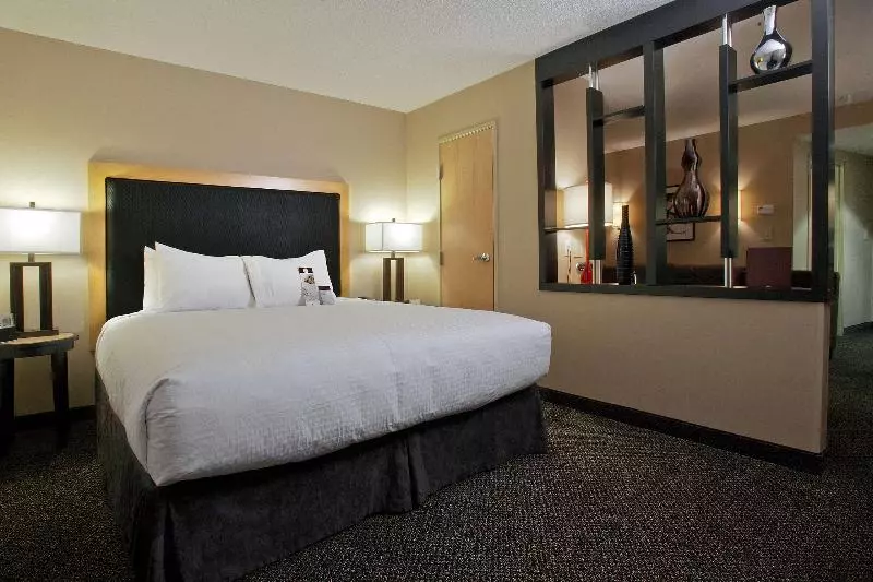 キングサイズベッドのスイートルーム, Doubletree By Hilton Hotel Savannah Airport