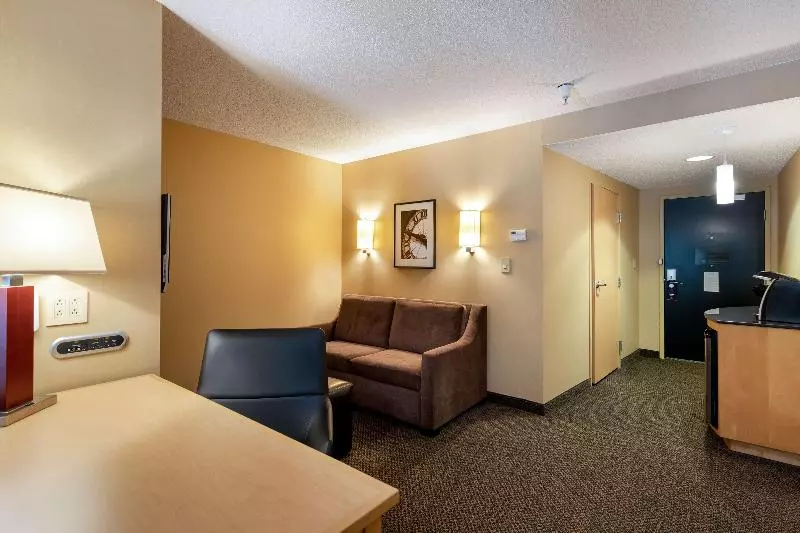キングサイズベッドのジュニアスイート, Doubletree By Hilton Hotel Savannah Airport