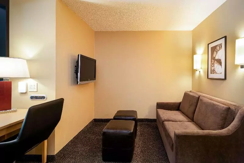 キングサイズベッドのジュニアスイート, Doubletree By Hilton Hotel Savannah Airport