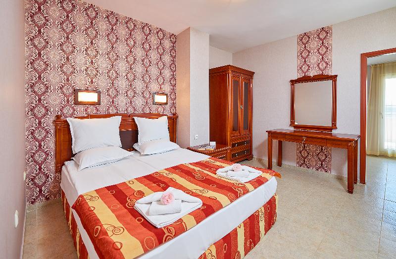 דירת חדר, Karolina