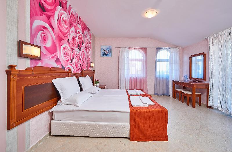 דירת חדר, Karolina