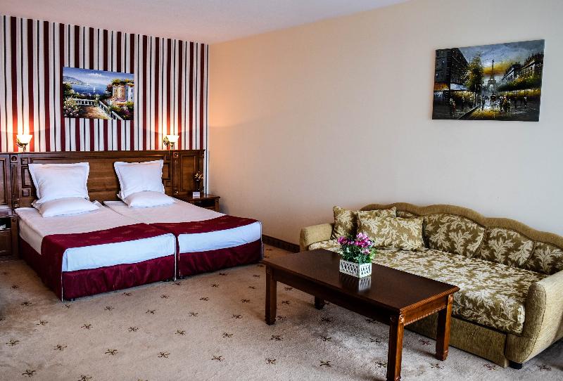 סוויטת ג'וניור, Karolina