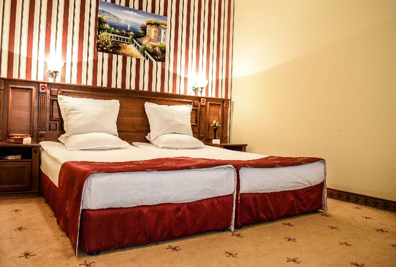 סוויטת ג'וניור, Karolina