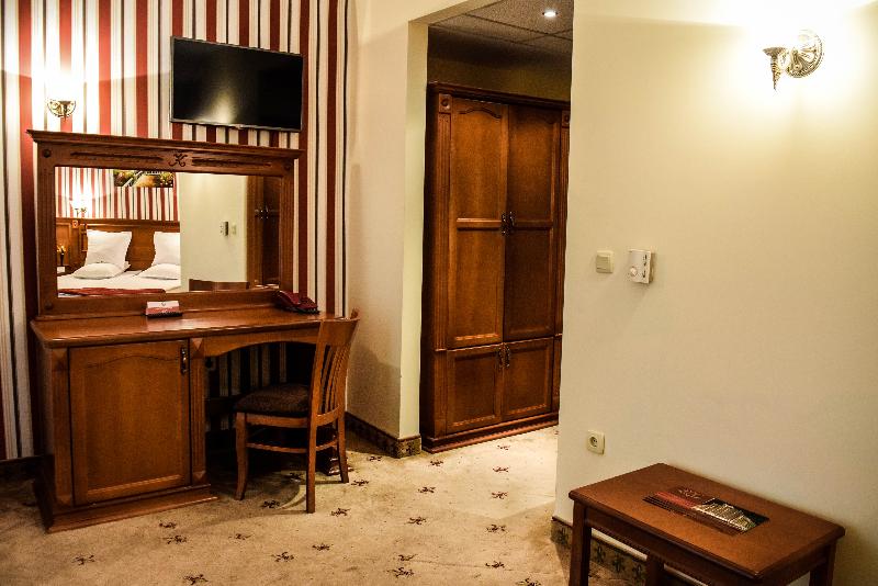 סוויטת ג'וניור, Karolina