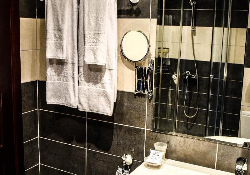 חדר סטנדרט, Karolina