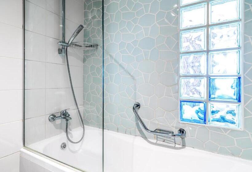 スタンダードインサイドビュールーム, Leonardo Cypria Bay