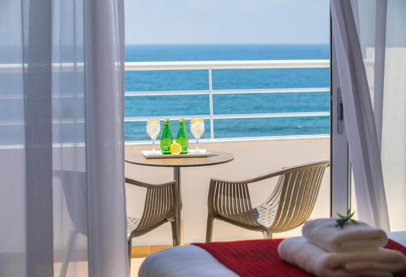 غرفة قياسية مطلّة علي البحر, Leonardo Cypria Bay