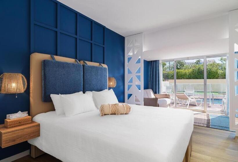 Семейный Номер Вид на Сад, Leonardo Cypria Bay