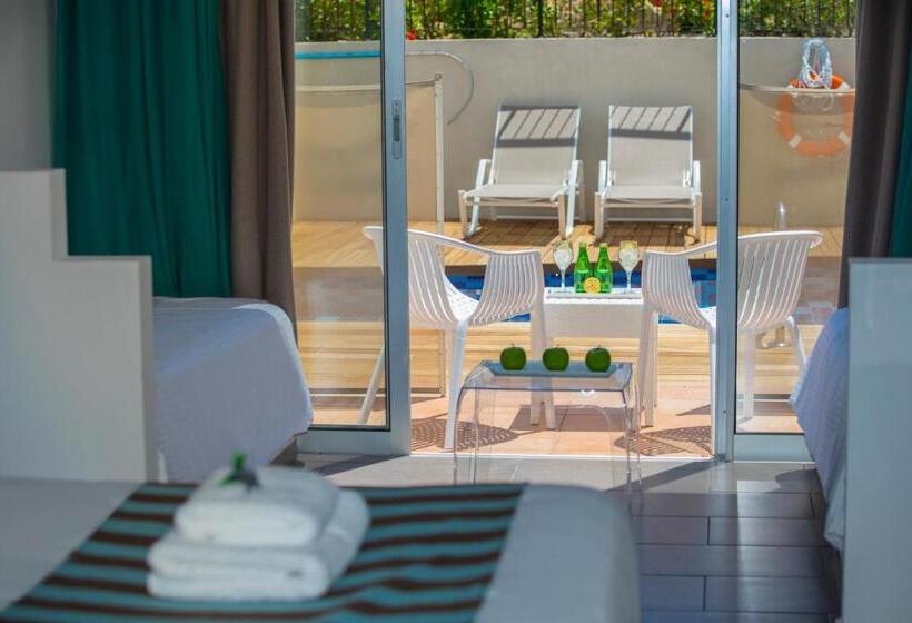 Семейный Номер Вид на Сад, Leonardo Cypria Bay