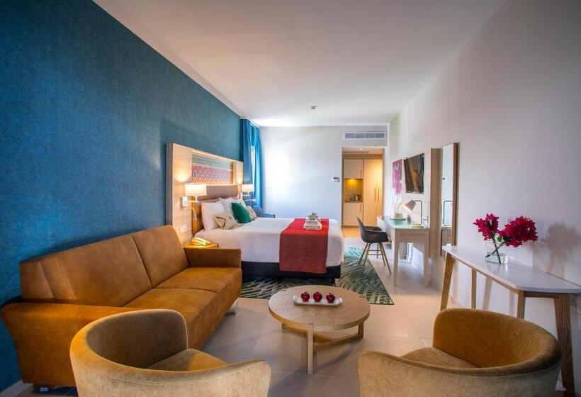 סוויטת ג'וניור נוף לים, Leonardo Cypria Bay