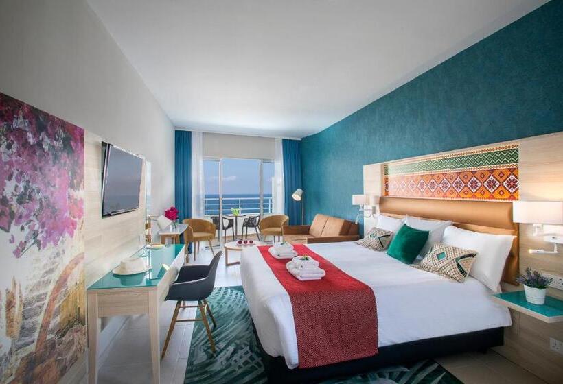 סוויטת ג'וניור נוף לים, Leonardo Cypria Bay