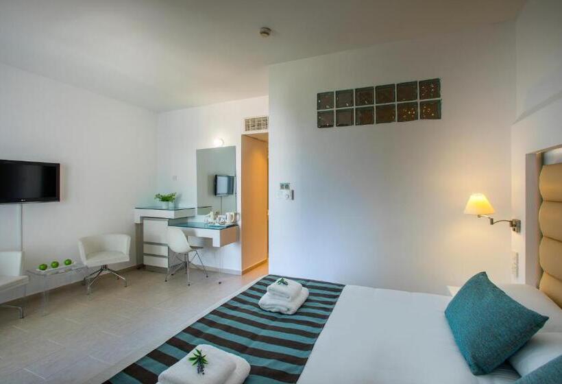 エクゼクティブワンルーム, Leonardo Cypria Bay