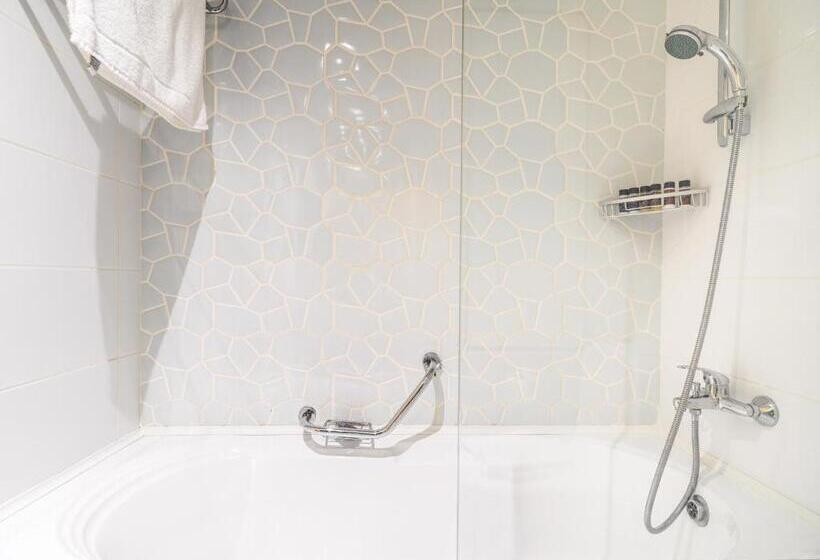 סטודיו אקזקיוטיב, Leonardo Cypria Bay