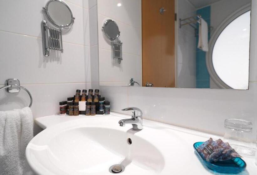 サイドシービューファミリールーム, Leonardo Cypria Bay