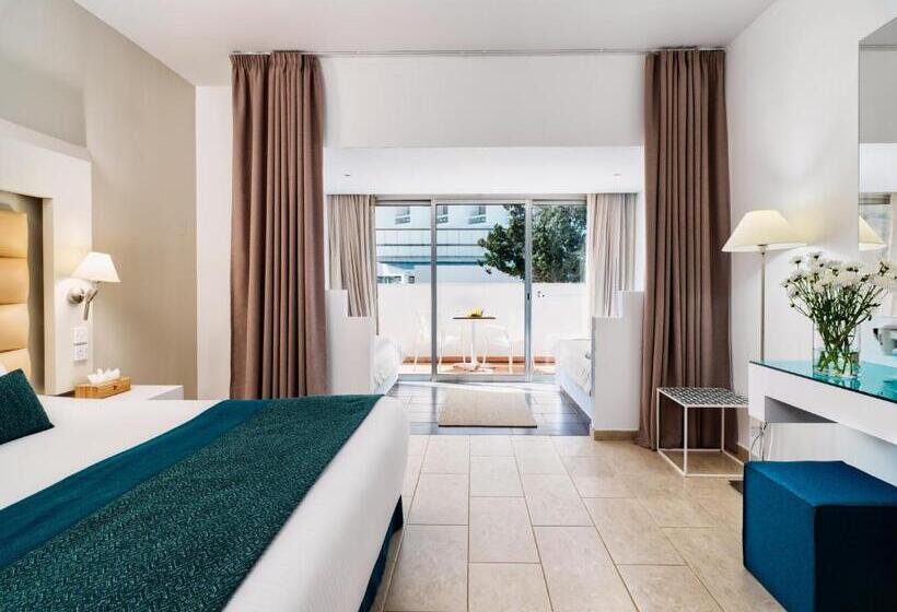 חדר משפחתי נוף לים, Leonardo Cypria Bay