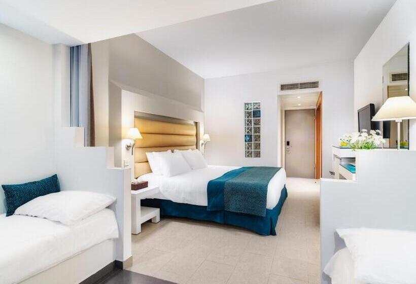 חדר משפחתי נוף לבריכה, Leonardo Cypria Bay