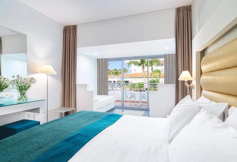 プールビューファミリールーム, Leonardo Cypria Bay