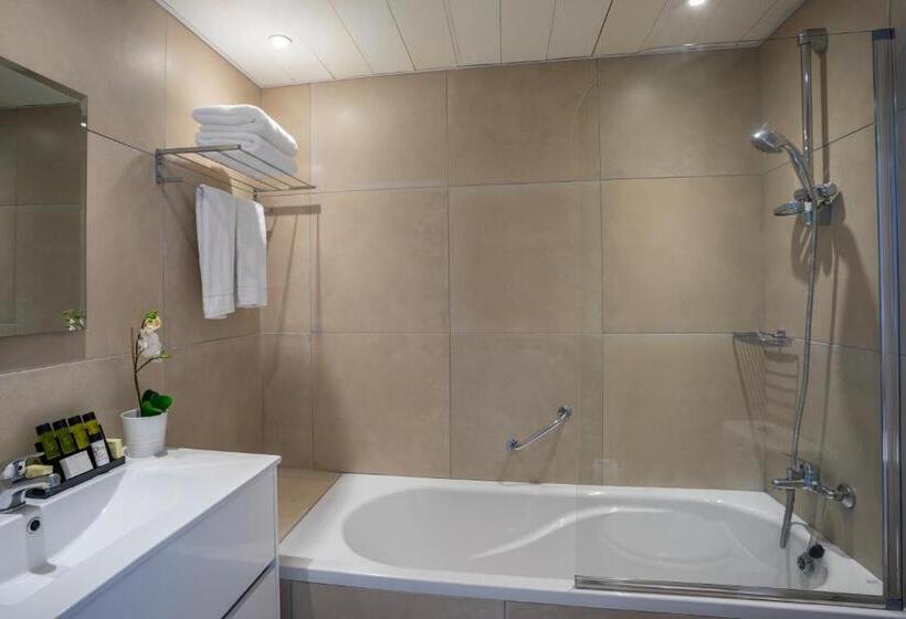 サイドシービュージュニアスイート, Leonardo Cypria Bay