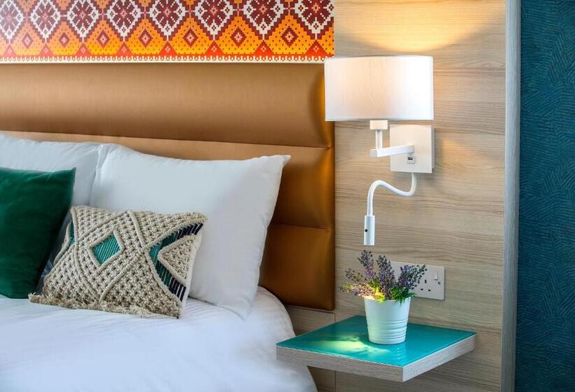 סוויטת ג'וניור צדדית נוף לים, Leonardo Cypria Bay