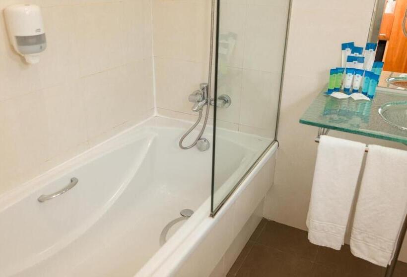 חדר סטנדרט נוף לבריכה, Rvhotels Nautic Park