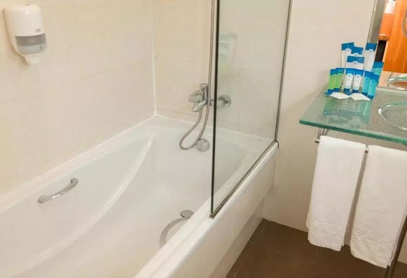 اتاق استاندارد با چشم‌انداز استخر, Rvhotels Nautic Park