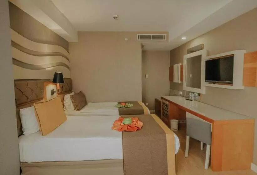 اتاق خانوادگی با چشم‌انداز کوه, Saturn Palace Resort   All Inclusive
