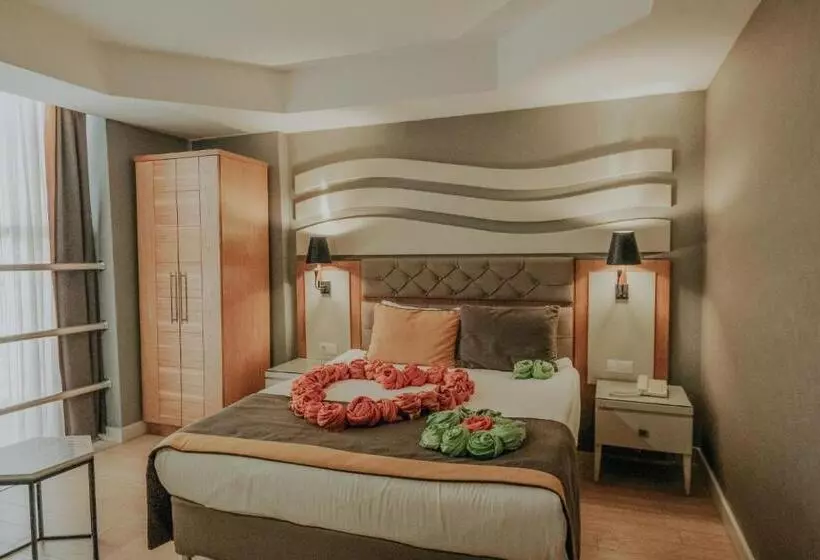اتاق خانوادگی با چشم‌انداز کوه, Saturn Palace Resort   All Inclusive