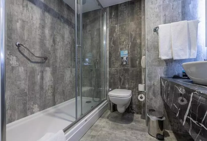 اتاق سوپریور چهار تخته, Saturn Palace Resort   All Inclusive