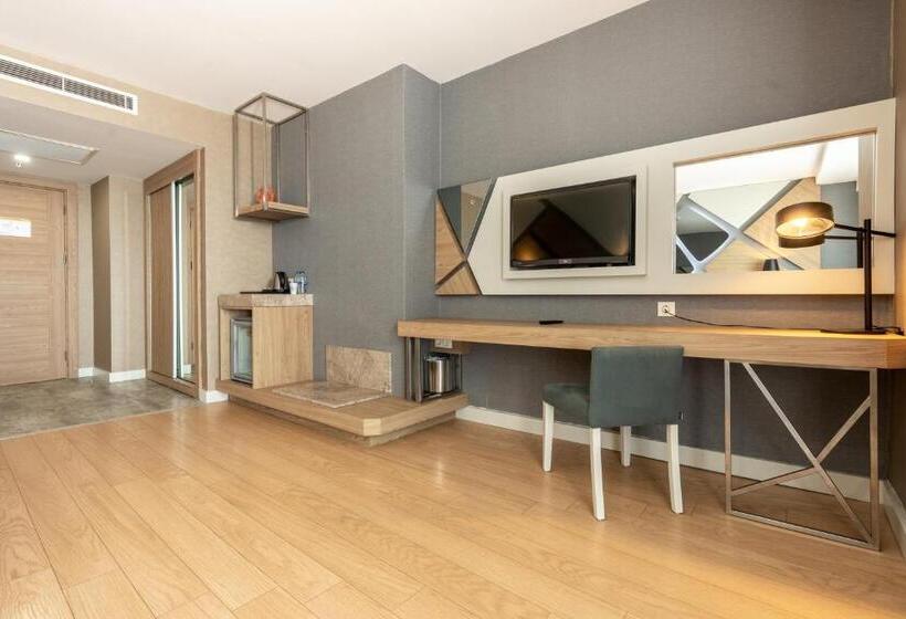 اتاق سوپریور چهار تخته, Saturn Palace Resort All Inclusive