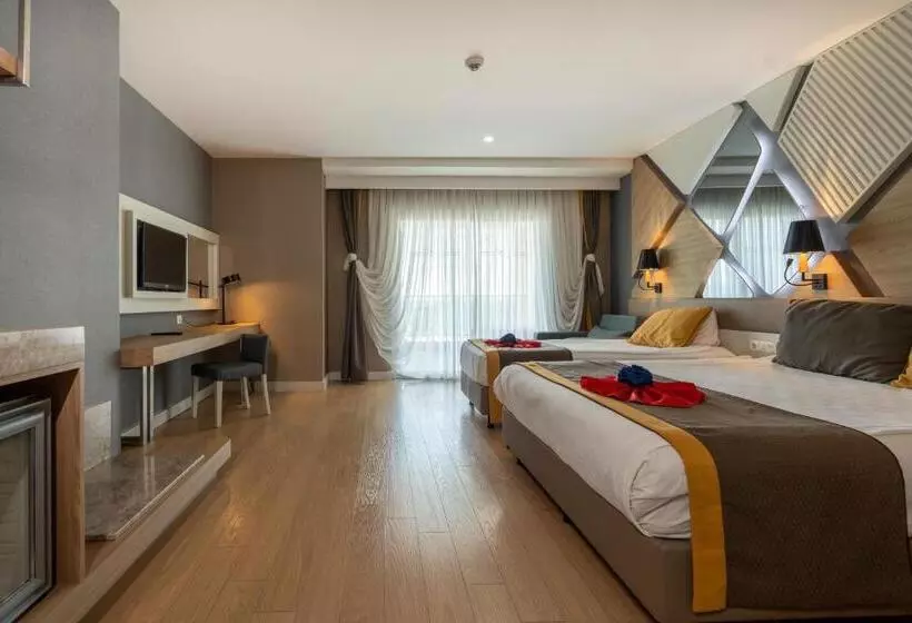 اتاق سوپریور چهار تخته, Saturn Palace Resort   All Inclusive