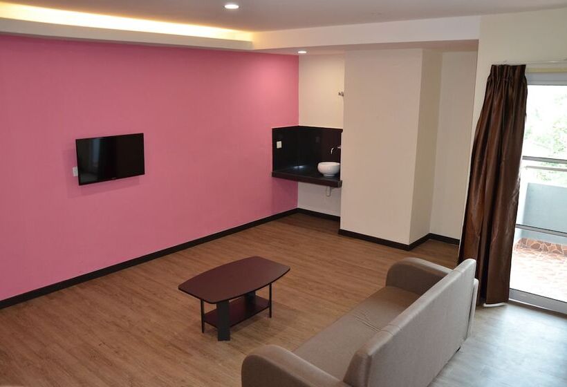 标准三人间, Riverview