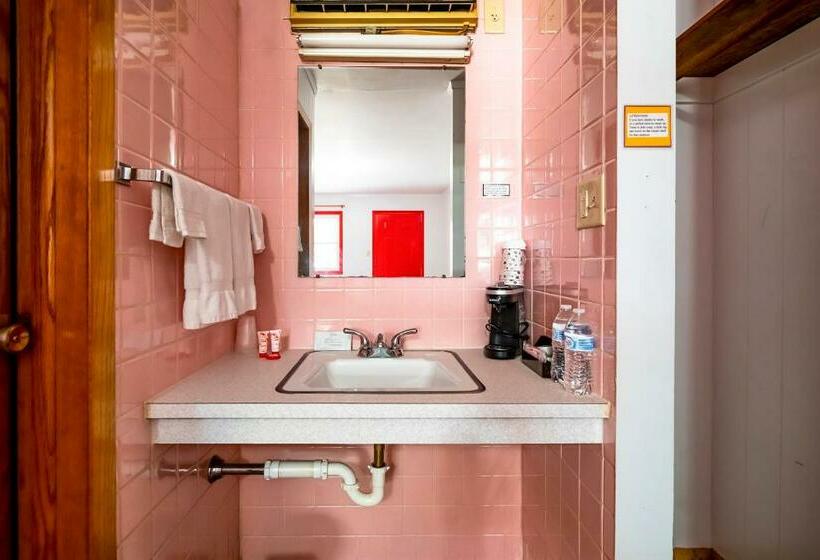 غرفة قياسية سرير كينج, Lamberton Motel