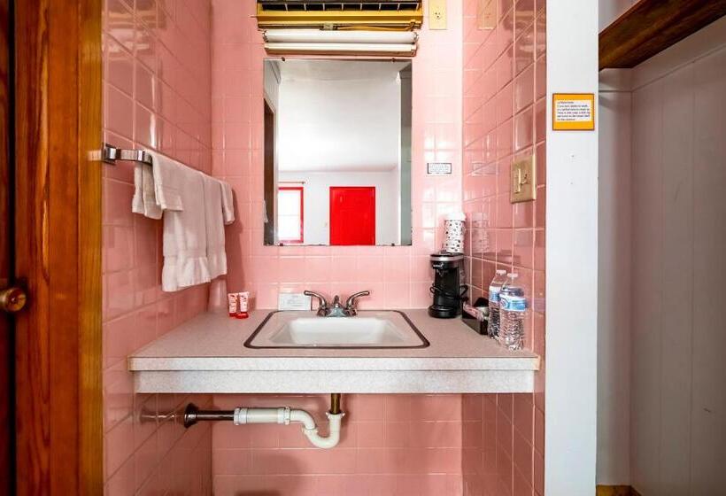 غرفة قياسية, Lamberton Motel