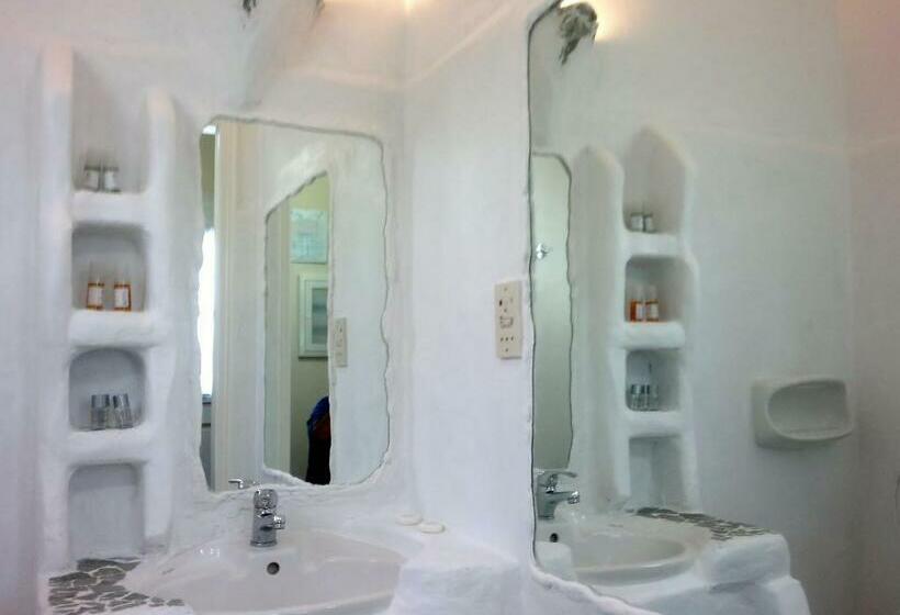 スタンダードスタジオ, Giannakas Studios